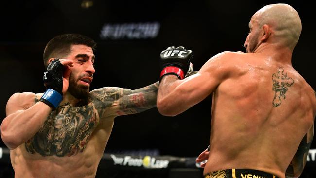 Champ’s surprise Volkanovski call opens door for Sydney showdown