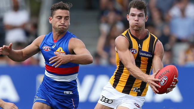 Jaeger O’Meara beats Luke Dahlhaus to the footy. Picture: Michael Klein