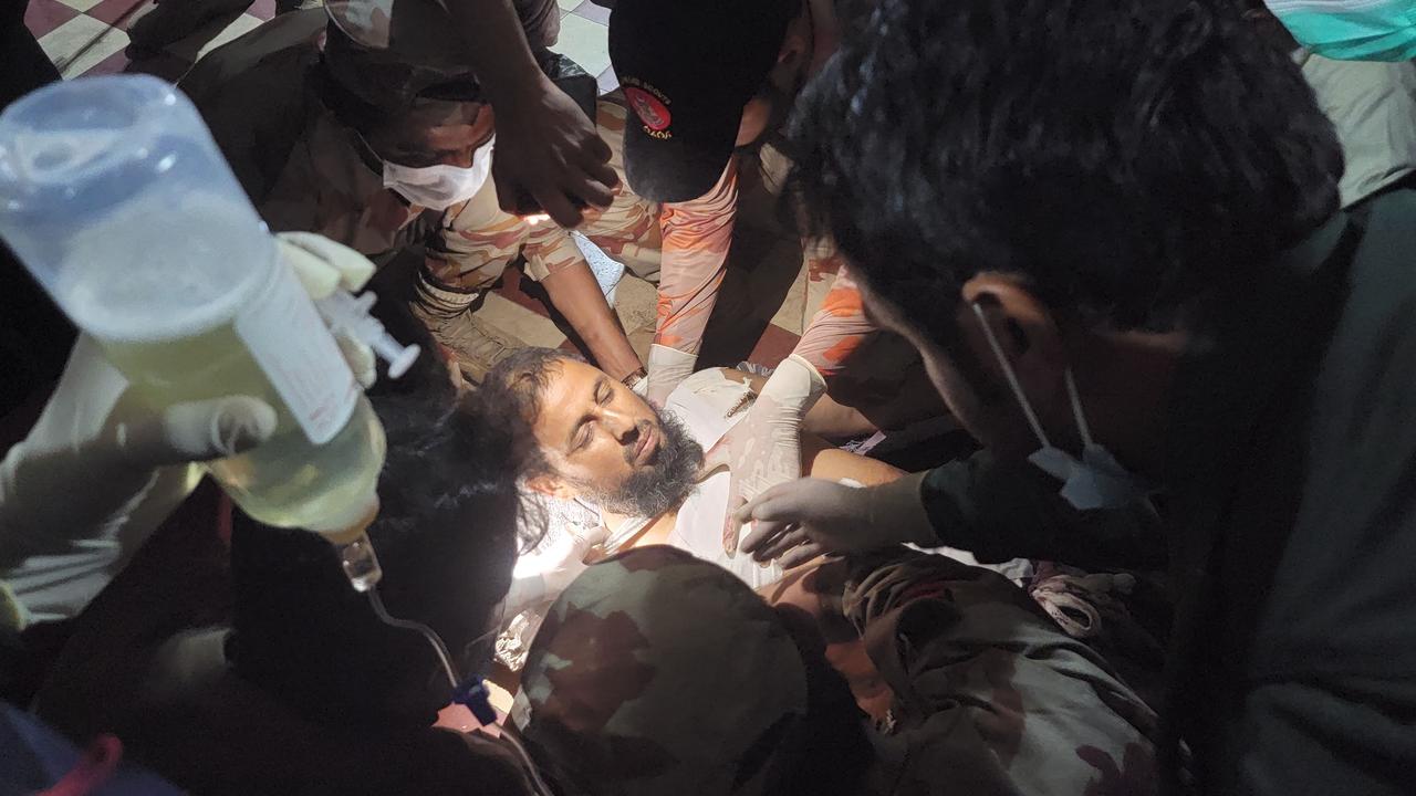 Paramedics treat an injured passenger at the Mach railway station, which has been turned into a makeshift hospital. Picture: Banaras Khan / AFP