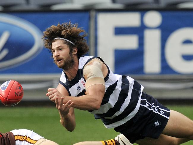 Geelong v Box Hill Hawks. Skilled Stadium. Max Rooke gets a handpass away