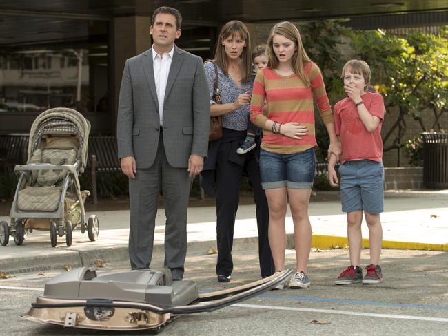 (L-R) Ben Cooper (Steve Carell), Kelly Cooper (Jennifer Garner), Baby Trevor (Elise/Zoey Vargas), Emily Cooper (Kerris Dorsey) and Alexander Cooper (Ed Oxenbould). Picture: Dale Robinette (Disney Enterprises)