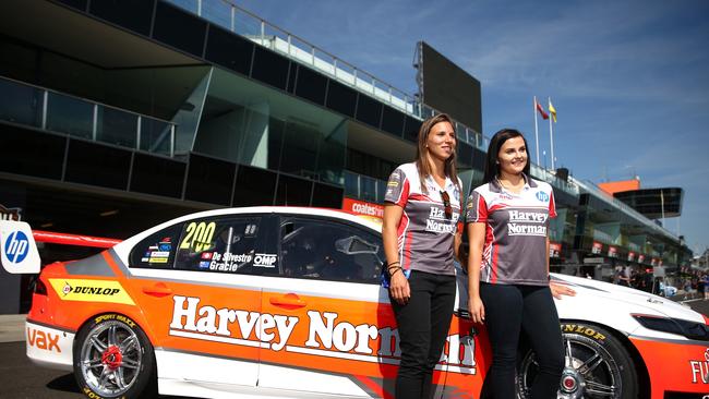 Simona de Silvestro and Renee Gracie.