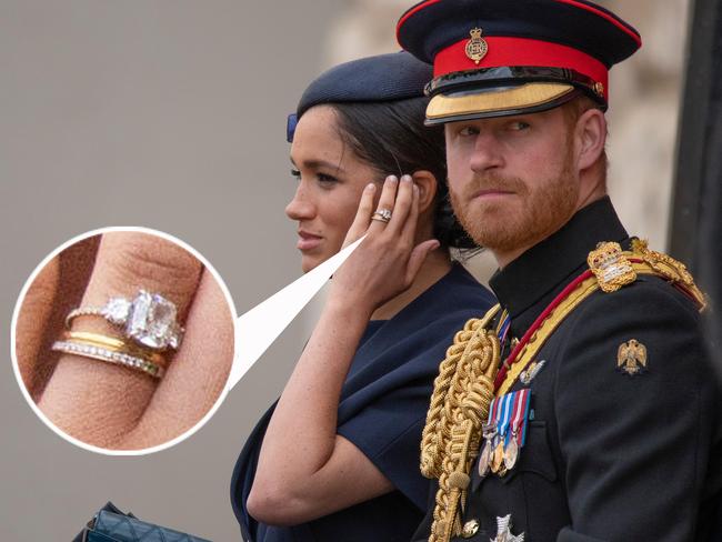 TRKH4D Horse Guards Parade, London, UK. 8th June 2019. Soldiers of the 1st Battalion Grenadier Guards Troop their Colour in the presence of HM The Queen at the Queens Birthday Parade. A Royal carriage arrives with Camilla, Duchess of Cornwall; Catherine, Duchess of Cambridge; Prince Harry and Meghan, Duchess of Sussex. Credit: Malcolm Park/Alamy Live News.