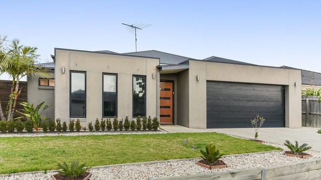 20 Pinot St, Waurn Ponds, is listed to rent for $500 a week.