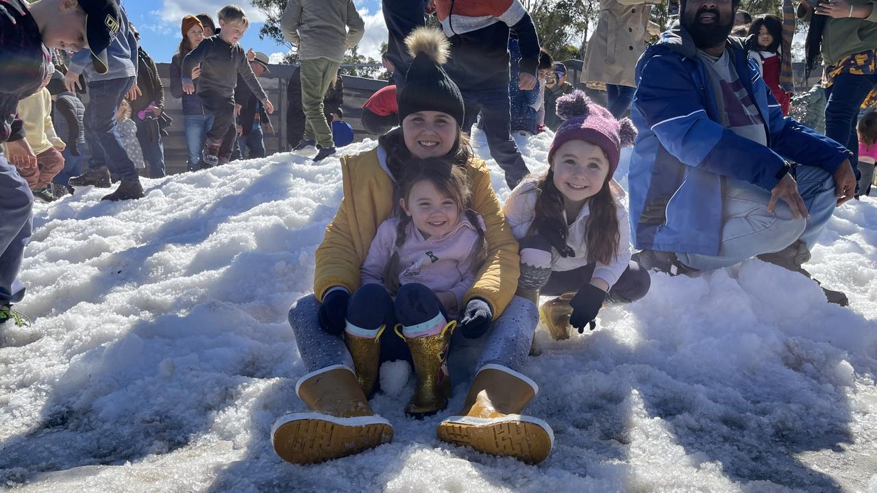 Lillie (11), Elsie (4) and Macie Sauer (5) see and touch snow for the first time at the Snowflakes in Stanthorpe 2021 festival. Photo: Madison Mifsud-Ure / Stanthorpe Border Post