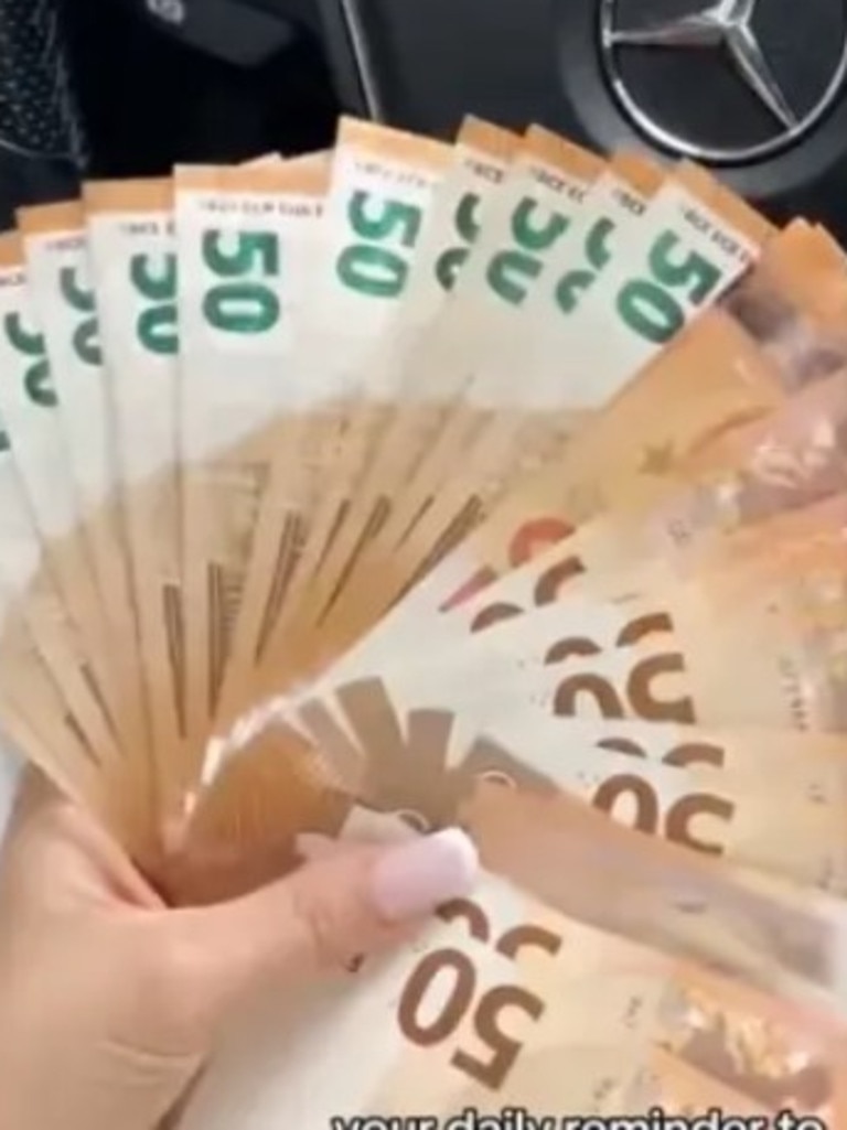 She said women should only date men with money. Picture: TikTok/sofiakralow