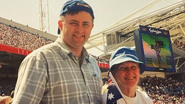 Anthony Albanese with his mum Maryanne.