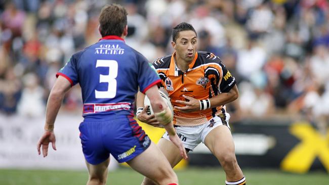 Tigers' Benji Marshall looks to get around defender during the NRL Rugby League match, Round 10, Wests Tigers V Newcastle Knights at Campbelltown Stadium, Sydney, Sunday, May 14, 2006. Knights beat Tigers 18-16. (AAP Image/ Action Photographics/ Jonathan Ng)