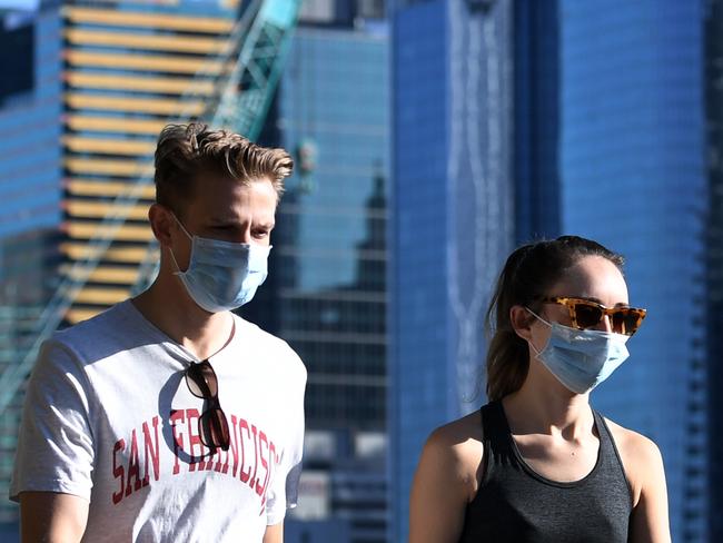 BRISBANE, AUSTRALIA - NewsWire Photos - MARCH 31, 2021.Morning commuters wear face masks in Brisbane after a three-day lockdown has been imposed due to a growing covid cluster.Picture: NCA NewsWire / Dan Peled