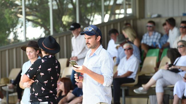 Punters at Moama Bowling Club Echuca Cup. Picture: David Smith