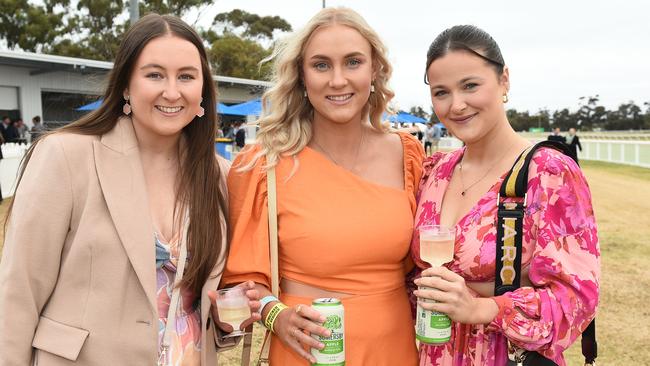 Swan Hill Cup 2024. Chloe Plant, Emma Templeton, Kimberley Brock