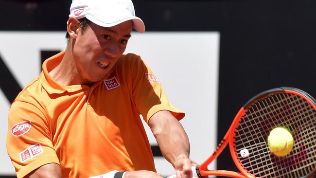 Japanese tennis player Kei Nishikori returns the ball to David Ferrer of Spain during their tennis match at the ATP Tennis Open tournament on May 17, 2017 at the Foro Italico in Rome. / AFP PHOTO / TIZIANA FABI