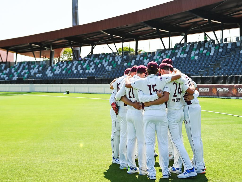 The Queensland huddle during the Sheffield Shield match between Queensland and Victoria at Great Barrier Reef Arena. (Photo by Albert Perez/Getty Images)