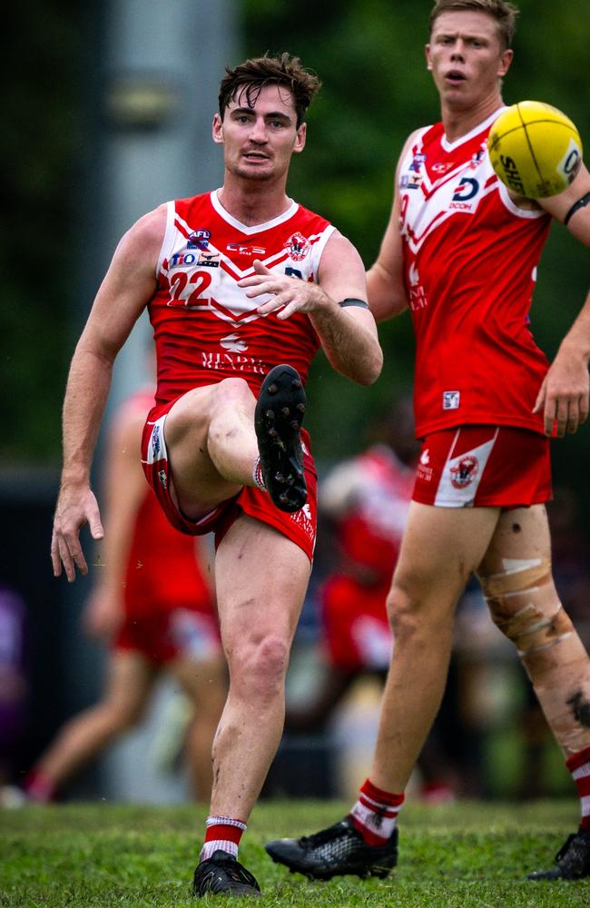 Scott Carlin playing for Waratah in the 2024-25 NTFL season. Picture: Patch Clapp / AFLNT Media