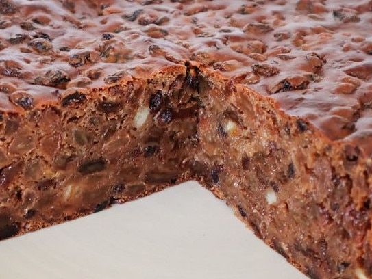 Four-ingredient Milo fruit cake.