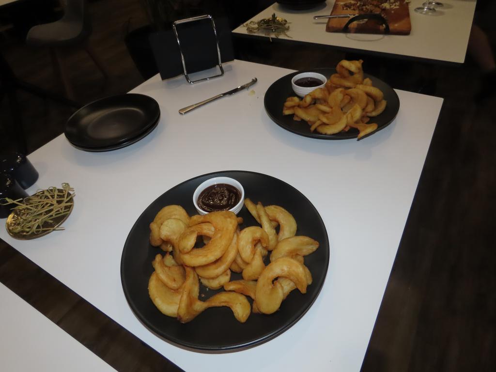 Guests can order nibblies to enjoy with a glass of wine at Tannins at Torquay.