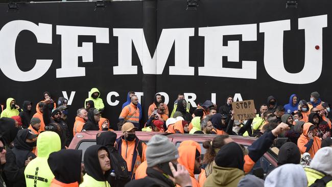 Construction workers gather outside CFMEU offices in Melbourne in September 2021 to protest against mandatory vaccinations for tradies on building sites. Picture: Andrew Henshaw