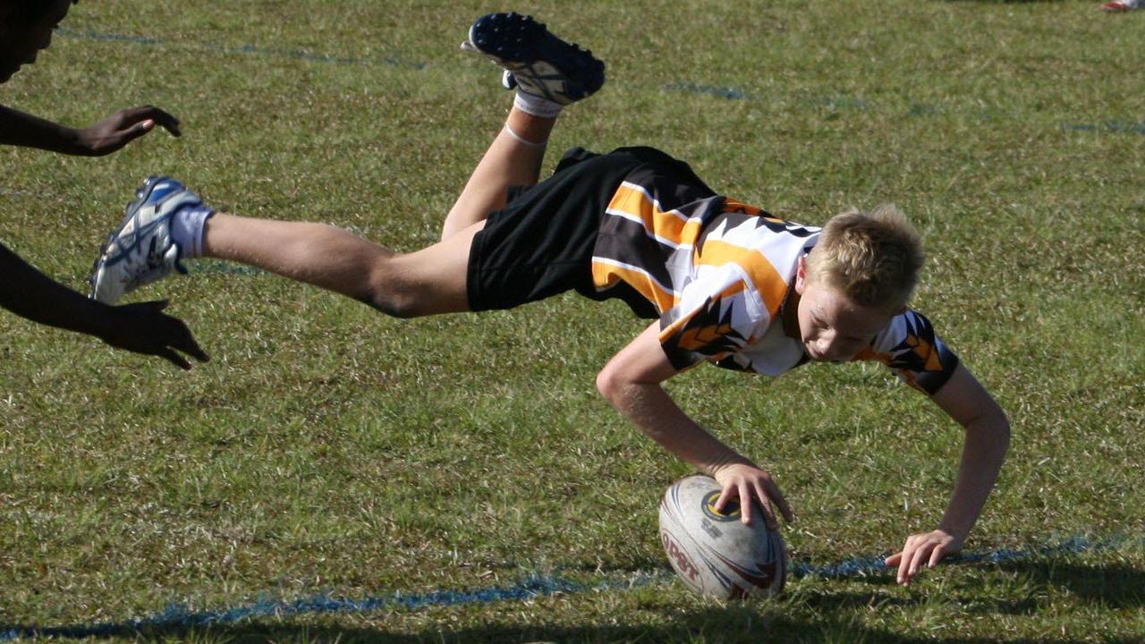 Dearden showing off his ability to score a try as a young gun.