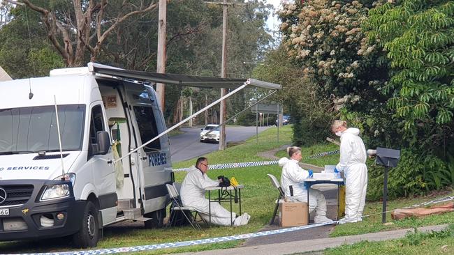 Investigators examining items from a house being searched in relation to the alleged murder of Danielle Easey. Picture: Fiona Killman.