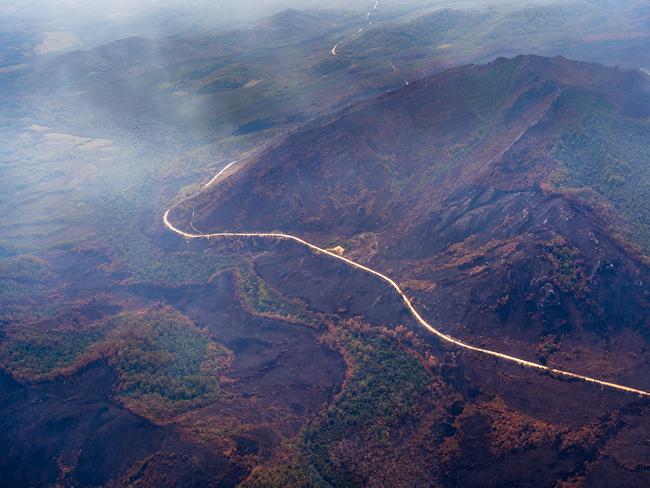 2019 Tasmanian bush fires. Scotts Peak Dam Road at Celtic Hill, Celtic Hill Fire - at Southwest National Park. . Picture - LUKE TSCHARKE / PAR AVION