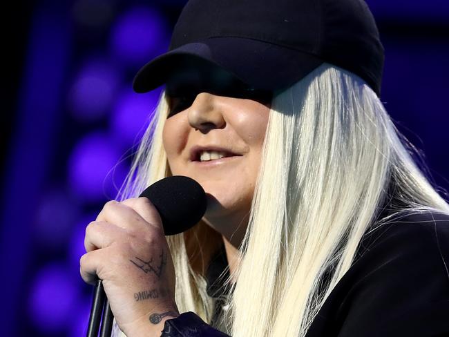 Tones and I accepts the ARIA for Best Female Artist during the 33rd Annual ARIA Music Awards at The Star in Sydney, Wednesday, November 27, 2019. (AAP Image/Brendon Thorne) NO ARCHIVING