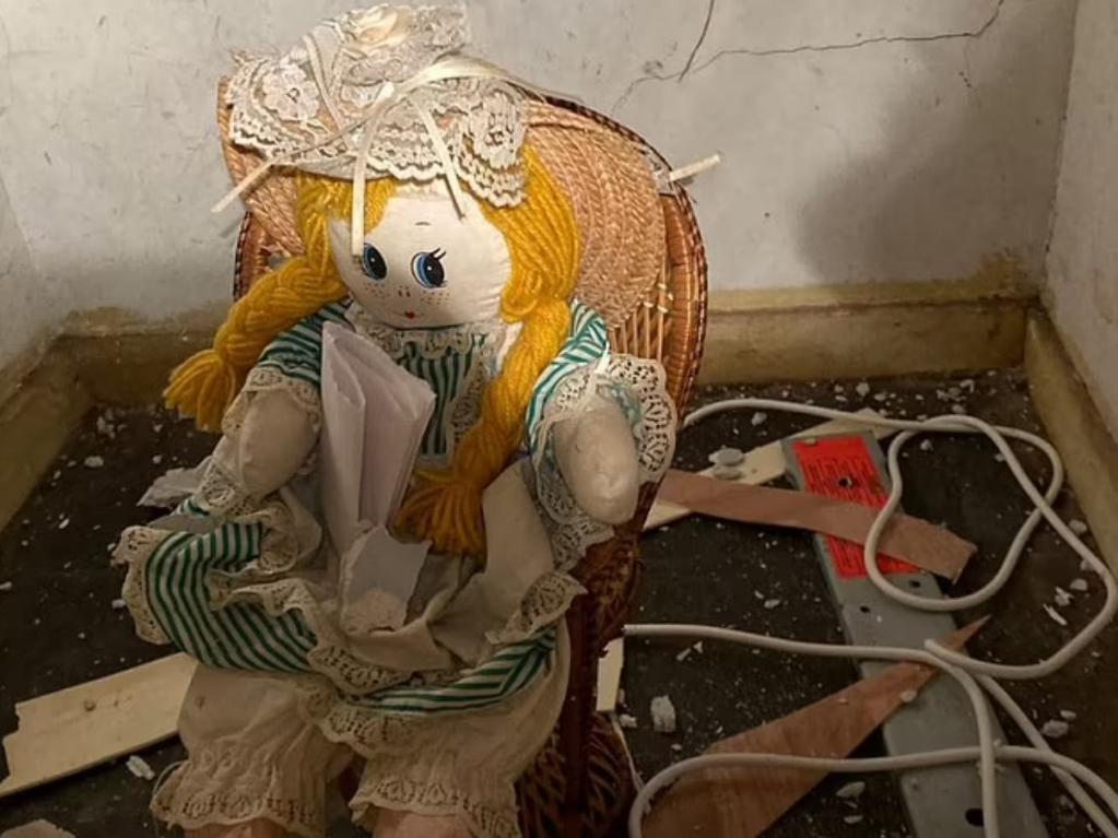 As the note and doll appeared relatively new, Mr Lewis said he wasn’t concerned by the find and thought it was hilarious. Picture: Liverpool Echo/Australscope
