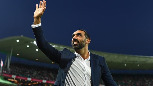 Sydney Swans great Adam Goodes does a lap of honour at the SCG.