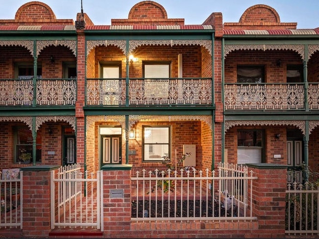 2/67 Dover Street, Flemington has just hit the market with a $900,000-$990,000 price guide. Melbourne's typical house price is now $900k, according to the latest PropTrack Home Price Index.