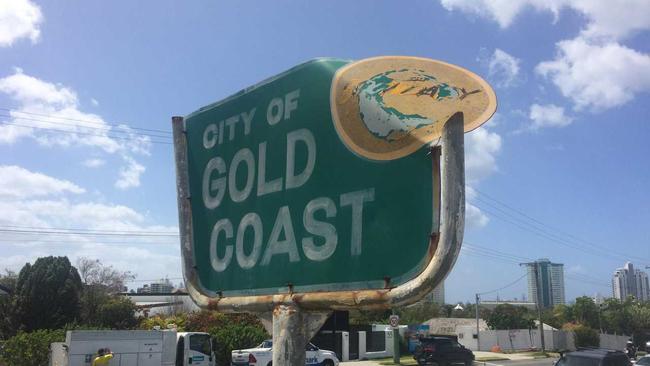 The City of Gold Coast boundary sign on the border at Dixon Street Coolangatta.