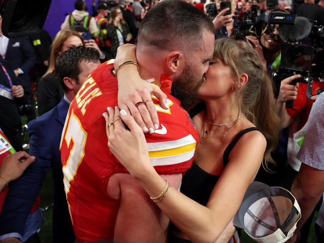 LAS VEGAS, NEVADA - FEBRUARY 11: Travis Kelce #87 of the Kansas City Chiefs kisses Taylor Swift after defeating the San Francisco 49ers 2 during Super Bowl LVIII at Allegiant Stadium on February 11, 2024 in Las Vegas, Nevada. (Photo by Ezra Shaw/Getty Images)