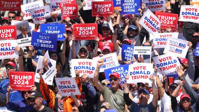 Mega MAGA rally as Donald Trump calls Biden ‘stupid’ in front of ...