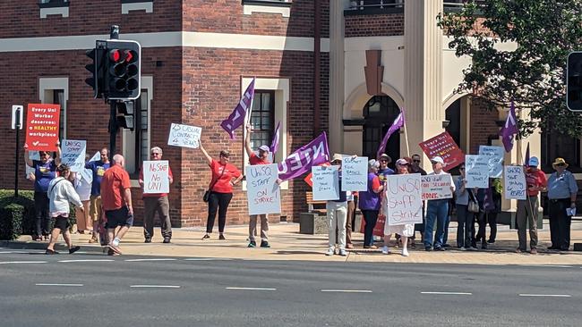 Staff at the University of Southern Queensland have held further strike action on November 9 along Ruthven Street to push for better conditions and job security measures as part of ongoing enterprise bargaining agreement negotiations with the institution.