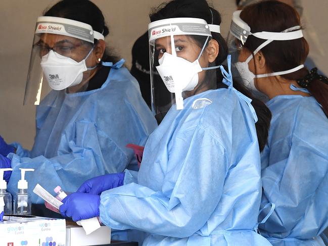 BRISBANE, AUSTRALIA - NewsWire Photos - SEPTEMBER 30, 2021.Health workers perform duties at a drive through Covid-19 testing clinic at Murarrie in Brisbane. Picture: NCA NewsWire / Dan Peled