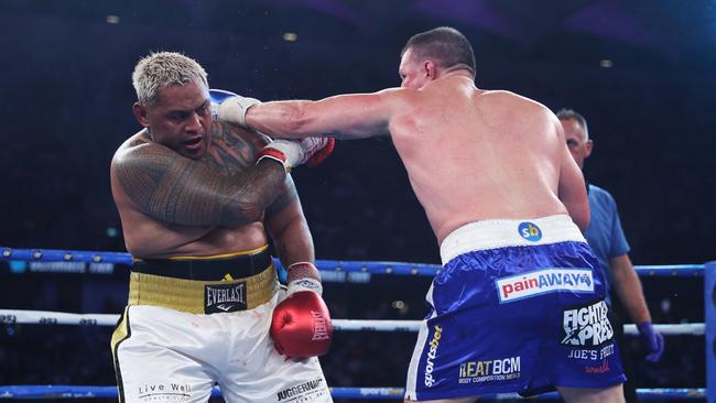 Paul Gallen took down Mark Hunt in a unanimous points decision.