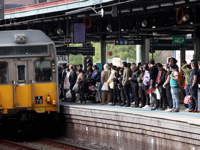 SYDNEY, AUSTRALIA - NewsWire Photos AUGUST 31, 2022: People packed onto platform 22 at Central Station as they wait for a train. Industrial union action is causing delays and less trains on the train and bus networks.Picture: NCA NewsWire / Damian Shaw