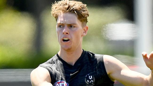 MELBOURNE, AUSTRALIA - FEBRUARY 07: Josh Eyre of the Magpies kicks during a Collingwood Magpies AFL training session at AIA Centre on February 07, 2024 in Melbourne, Australia. (Photo by Josh Chadwick/Getty Images)