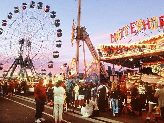 1999 : Sideshow Alley at the 1999 Sydney Royal Easter Show.NSW