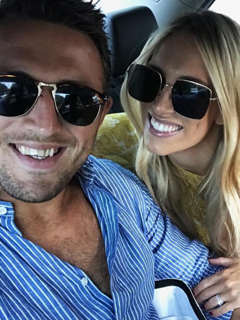 Derby Day Phoebe Burgess Makes Public Debut After Marriage Split Daily Telegraph 