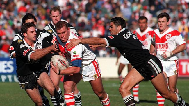 Kevin Campion playing for St George in 1996.