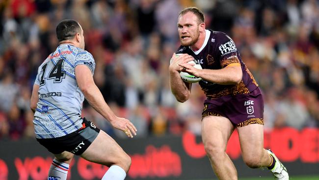 Matt Lodge (right) run for 224m. Picture: AAP