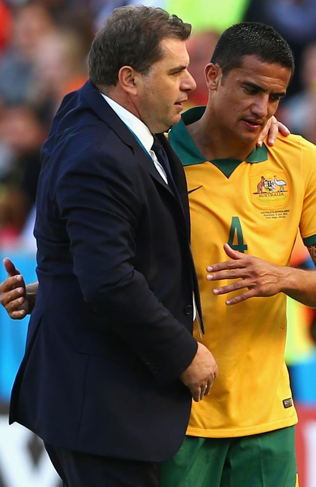 Ange Postecoglou and Tim Cahill embrace.