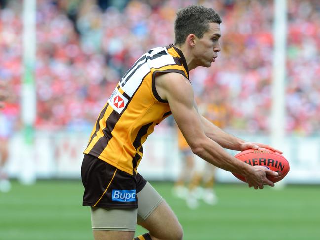 2012 Grand Final. Hawthorn v Sydney Swans. MCG. Hawks Clinton Young lines up but handballs to Luke Breust who goals.