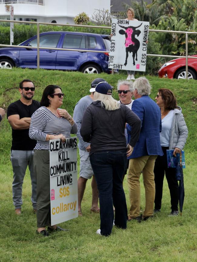 Matthew Johns (left) at the Collaroy Clearway rally.