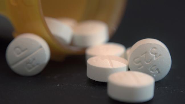 This Tuesday, Aug. 15, 2017 photo shows an arrangement of pills of the opioid oxycodone-acetaminophen in New York. (AP Photo/Patrick Sison)