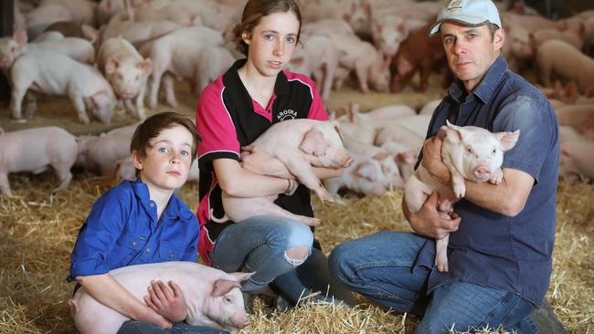 Farmer Greg Davis, Jervois, with his children Eliza, 14, and Mack, 11. Picture: AAP Image/Dean Martin