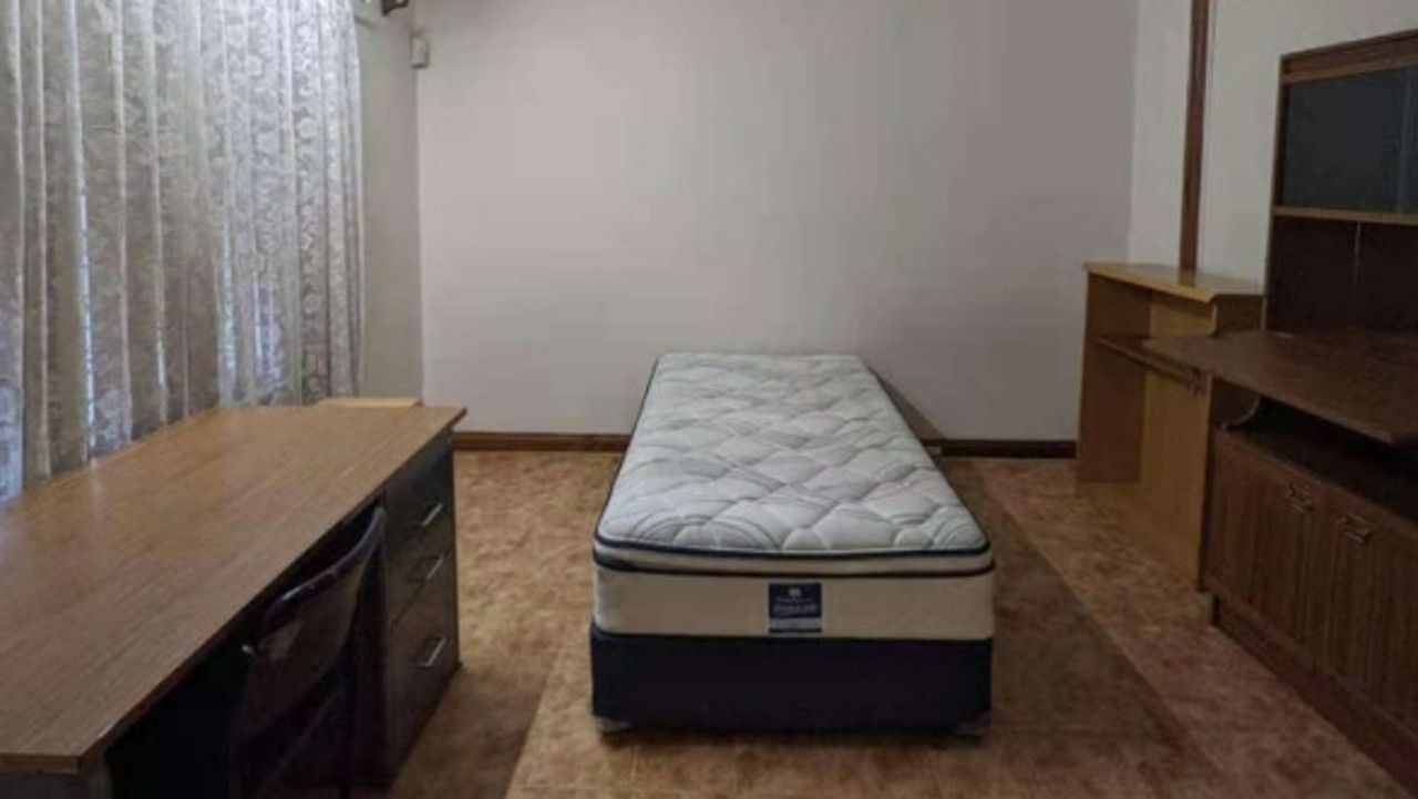 A room for rent at Richmond for $125 a week – shared with five other tenants. The room includes a single bed, desk and chair, book case, cupboard and mirror.