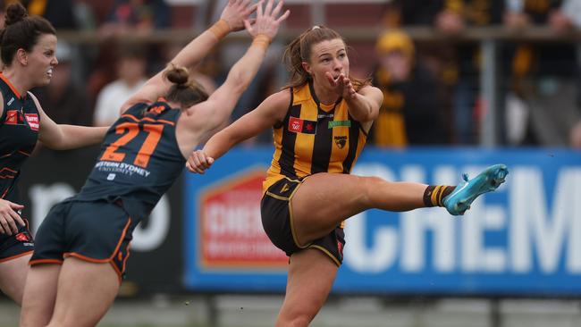 Hawthorn star Aileen Gilroy has two three-goal hauls from her last two games as the Hawks close in on an AFLW top-two spot. Picture: Daniel Pockett / Getty Images