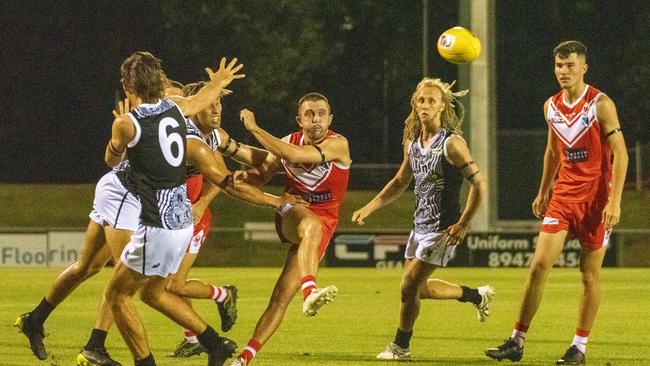 Waratah takes on Palmerston Magpies in Round 14 of the NTFL Men's Premier League. Picture: Aaron Black/AFLNT Media