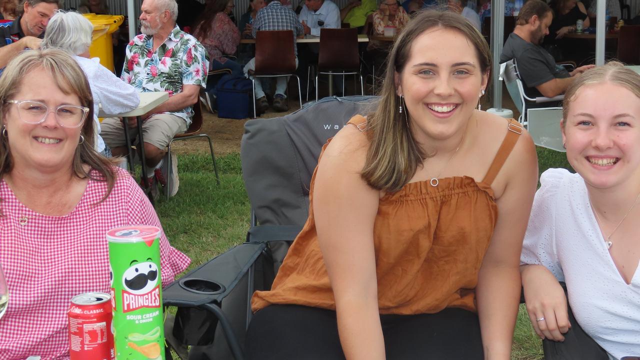 Kerri Schloss, Keeley Schloss and Phoebe Day at ‘Dinner Under the Stars’ by the Kingaroy Men’s Shed.