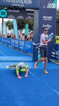 Insane dive at QLD triathlon finish line